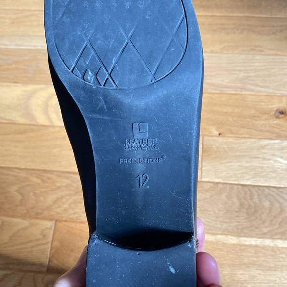 Black leather loafers/dress shoes by Predictions - Picture 5 of 6